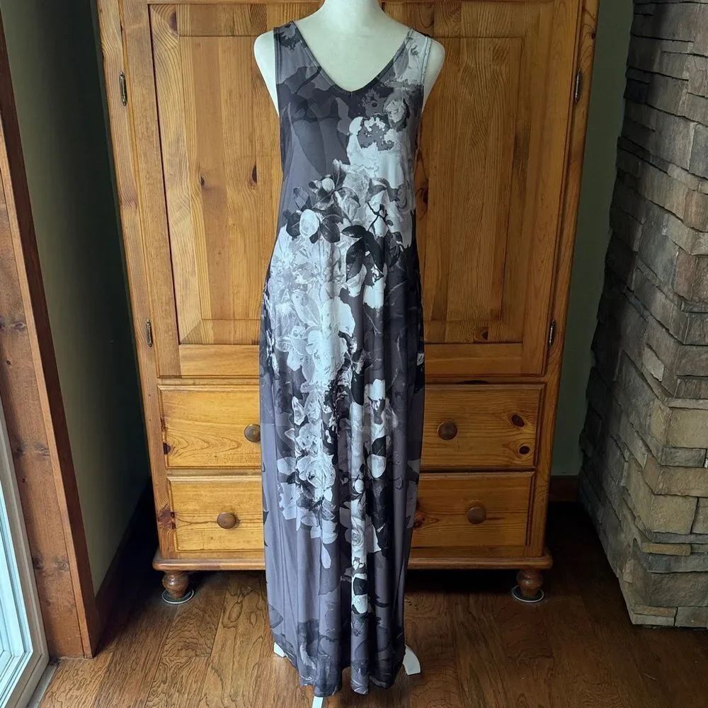 Apt 9 Elegant Gray Floral Maxi Dress.  Size Small